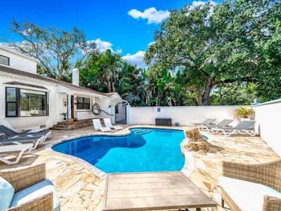 Heated Pool! Massive Gem+Close To Beach & Shops!