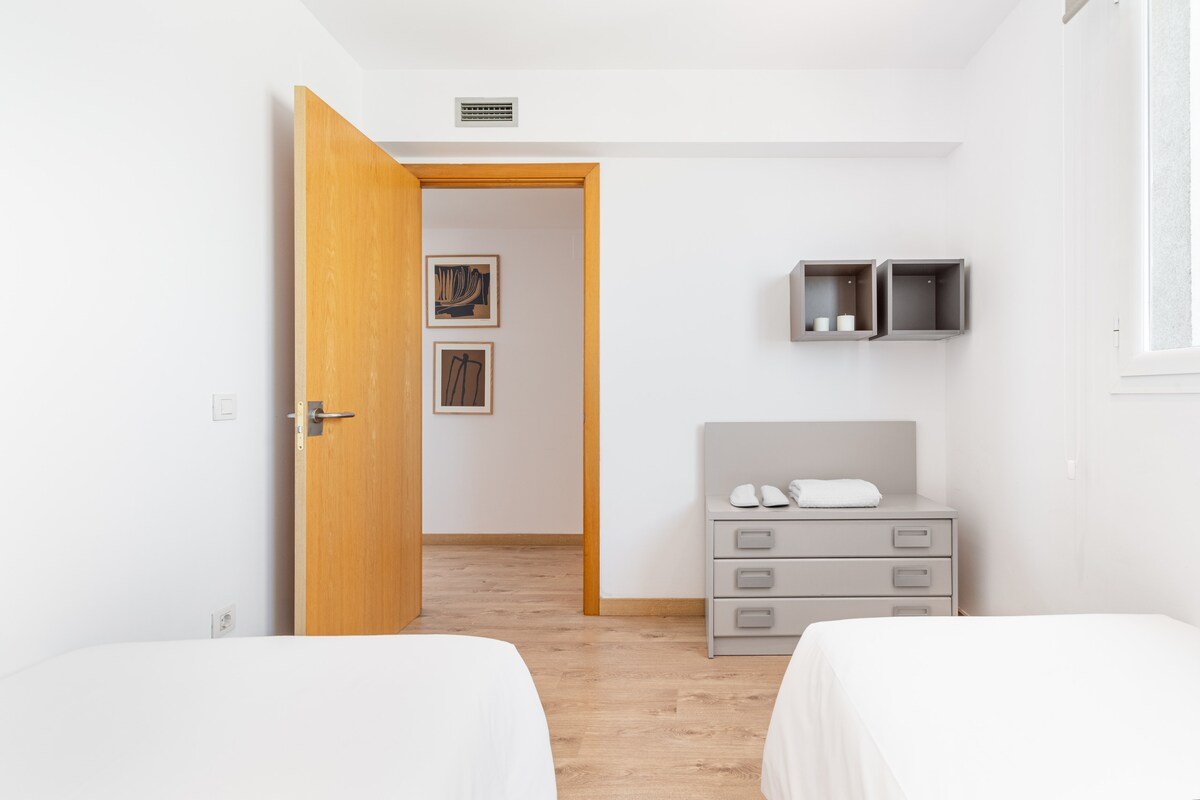 Modern penthouse with terrace near to l’Eixample gallery image 3