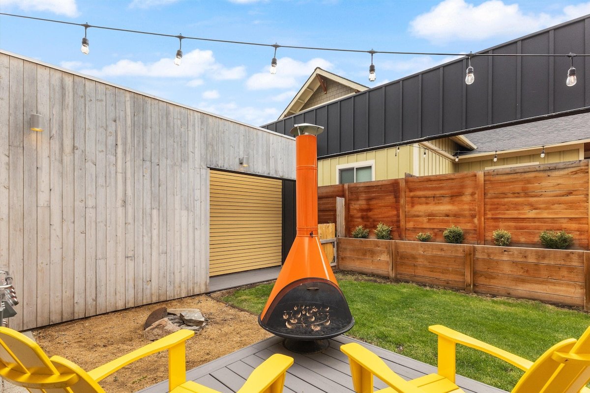 Stafford House- Modern home conveniently located i gallery image 4