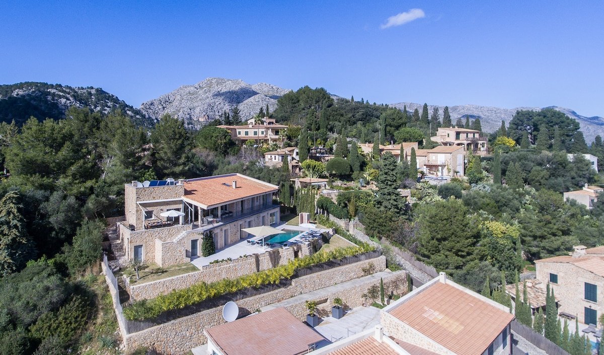 Large villa with stunning views of Pollença gallery image 4