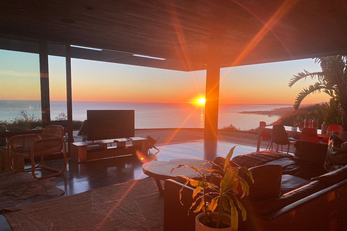 Malibu Mid-Century Modern Luxury Home Ocean Views gallery image 2