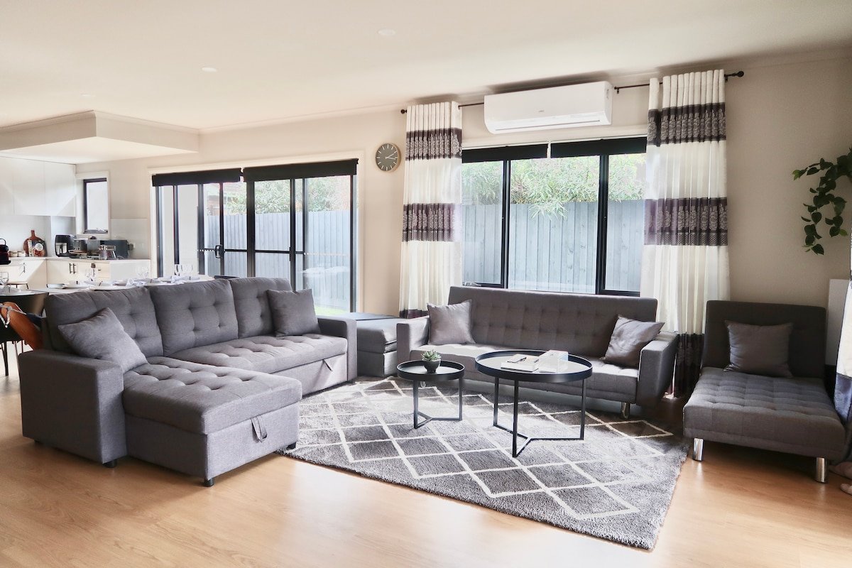 Sunset Retreat – 17 Guests gallery image 2