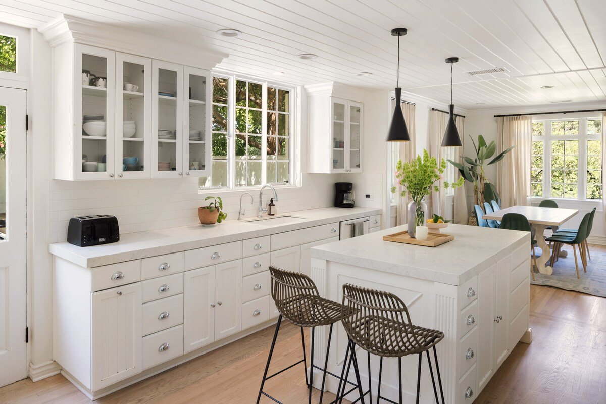 1920s Pasadena Cottage Steps from RoseBowl w/ Pool gallery image 5