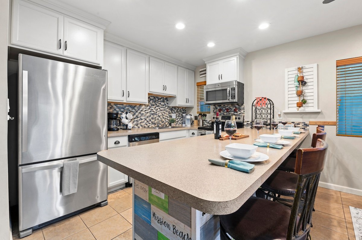 MB! 6BR Beachhouse- 4 parking spaces Sleeps 20+ gallery image 5