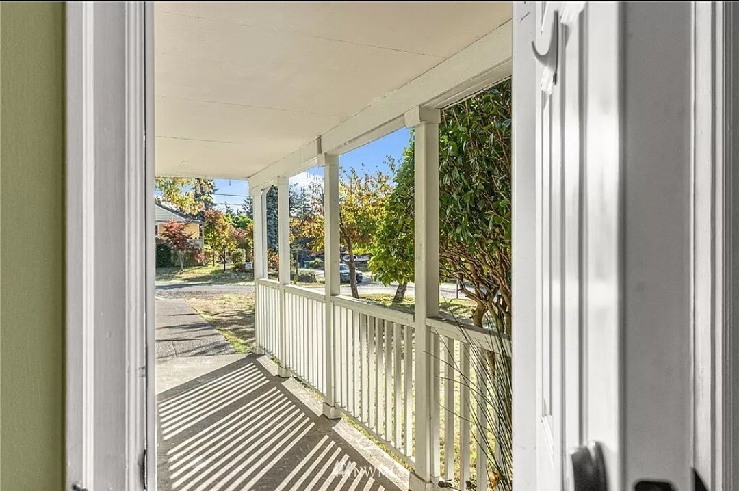 Private Space, Chill Hosts, Large Groups, & Dogs gallery image 3