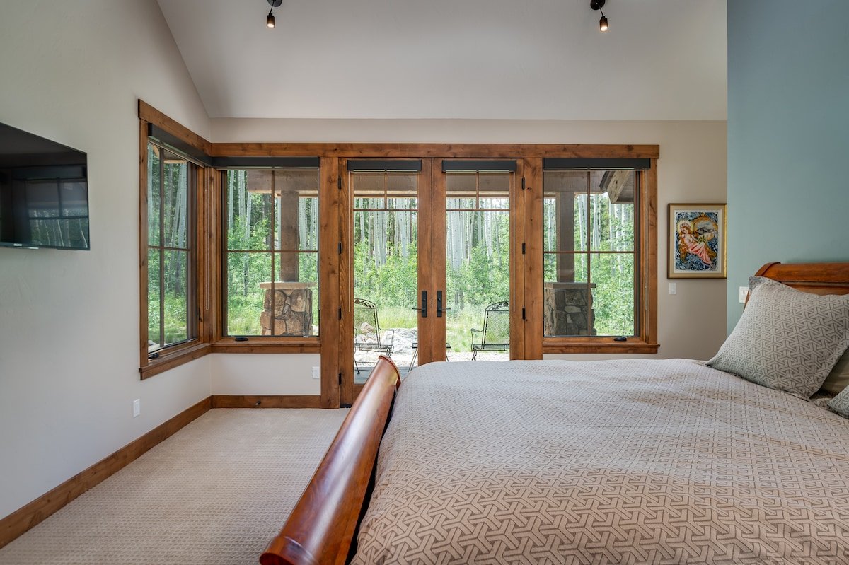 Luxury Custom Home on 35 Acres gallery image 5