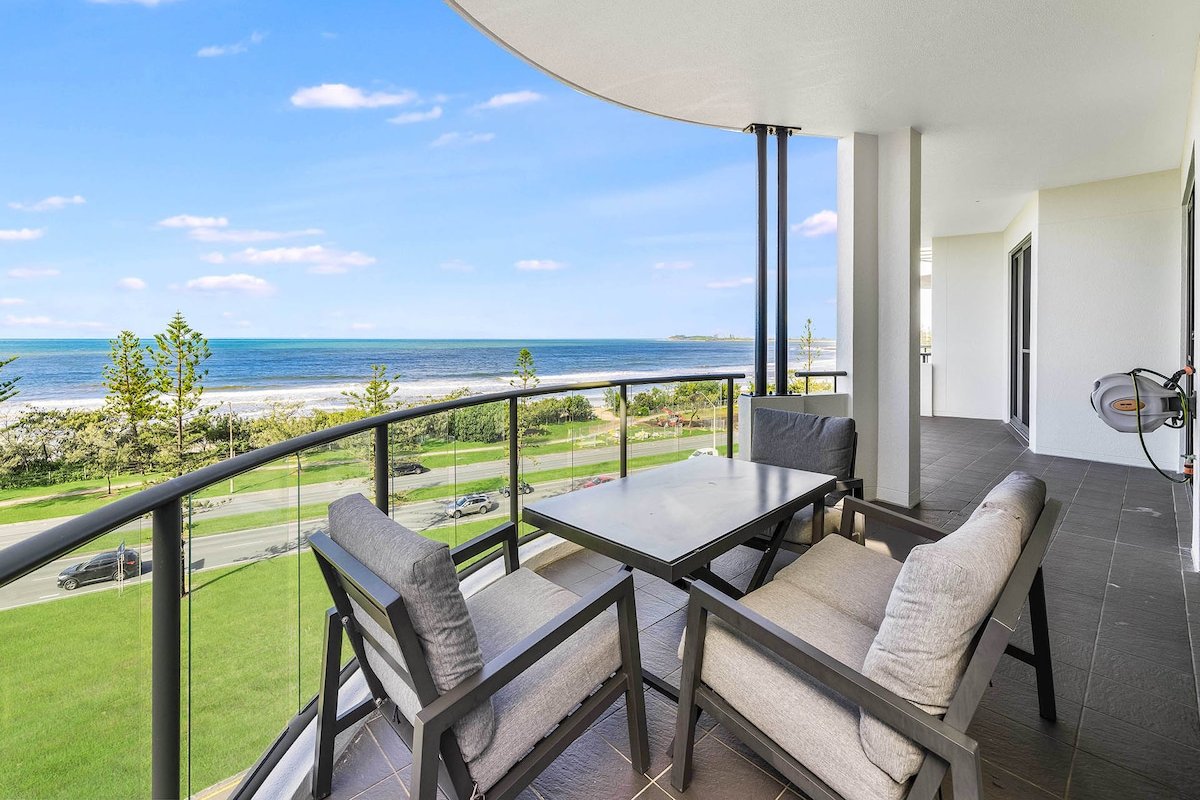 Stunning Penthouse with Private Rooftop gallery image 3