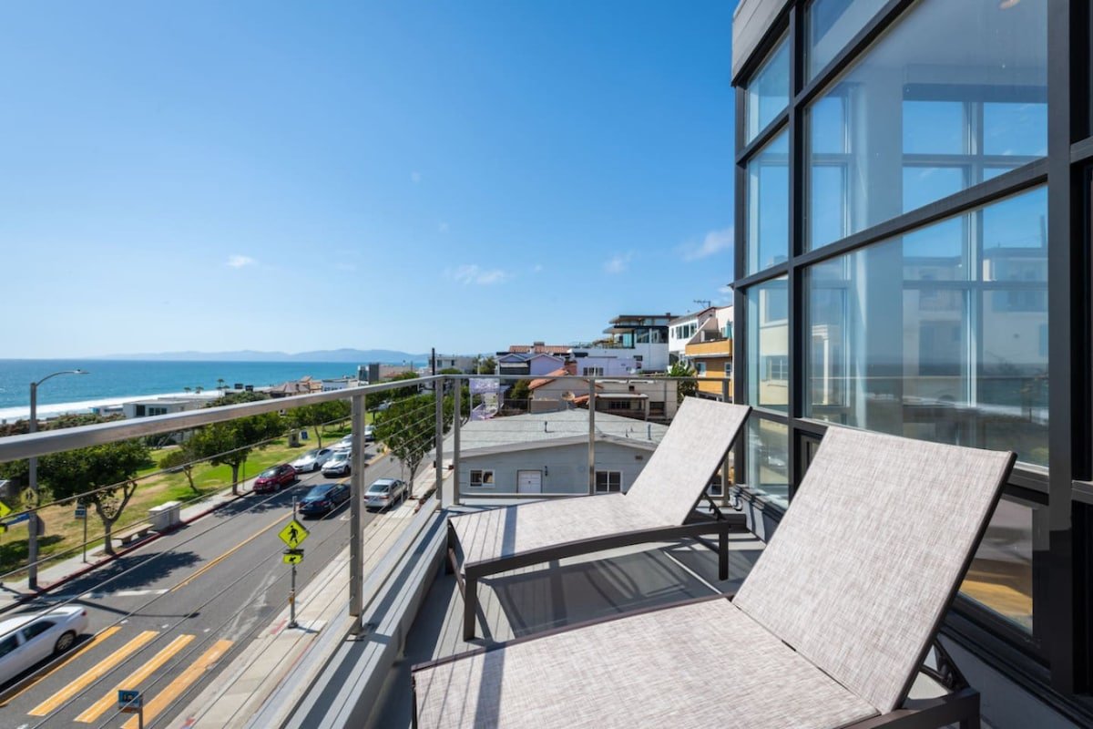 Stunning Panoramic Ocean Views Penthouse Hot Tub gallery image 4