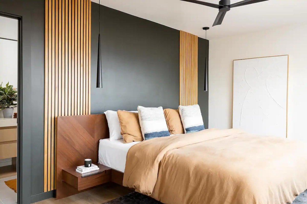 Heated Pool-Jacuzzi-King Bed-City Views-Chic Decor gallery image 5