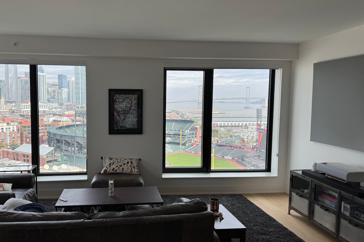 Lux 2BR/2BA Overlooking Oracle Park near Chase Ctr