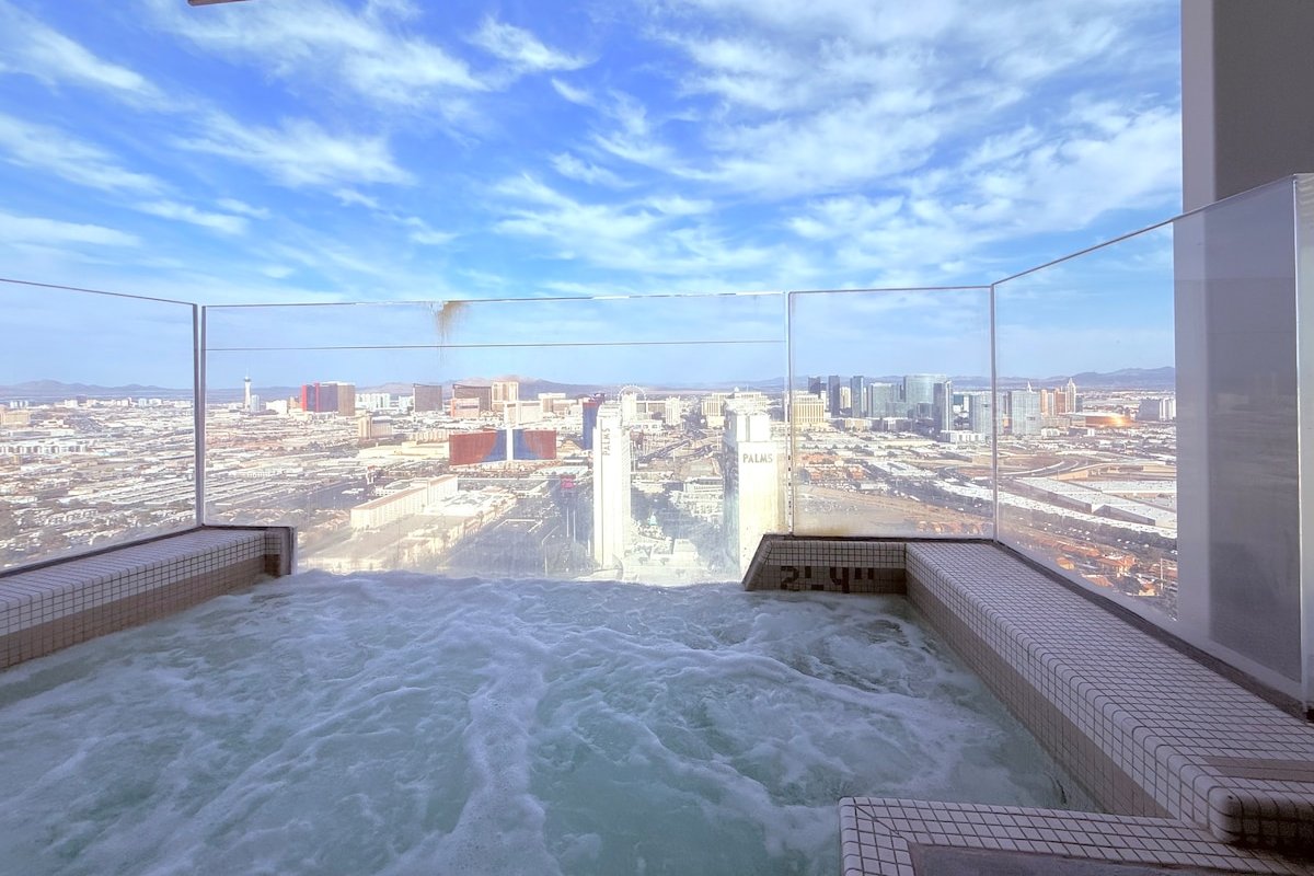 Ultimate Luxury 4,000 sq ft Penthouse Palms Place gallery image 3