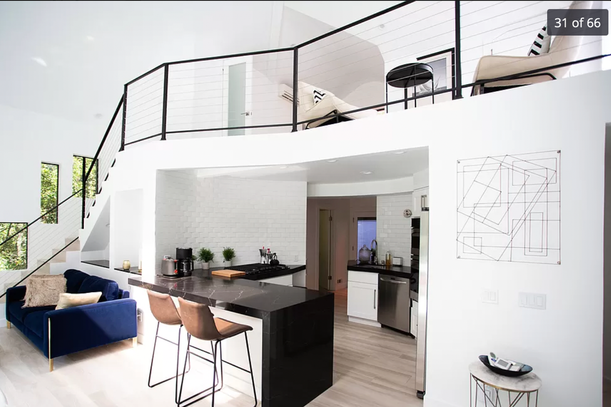 Modern luxury house in Beverly Hills cul-de-sac