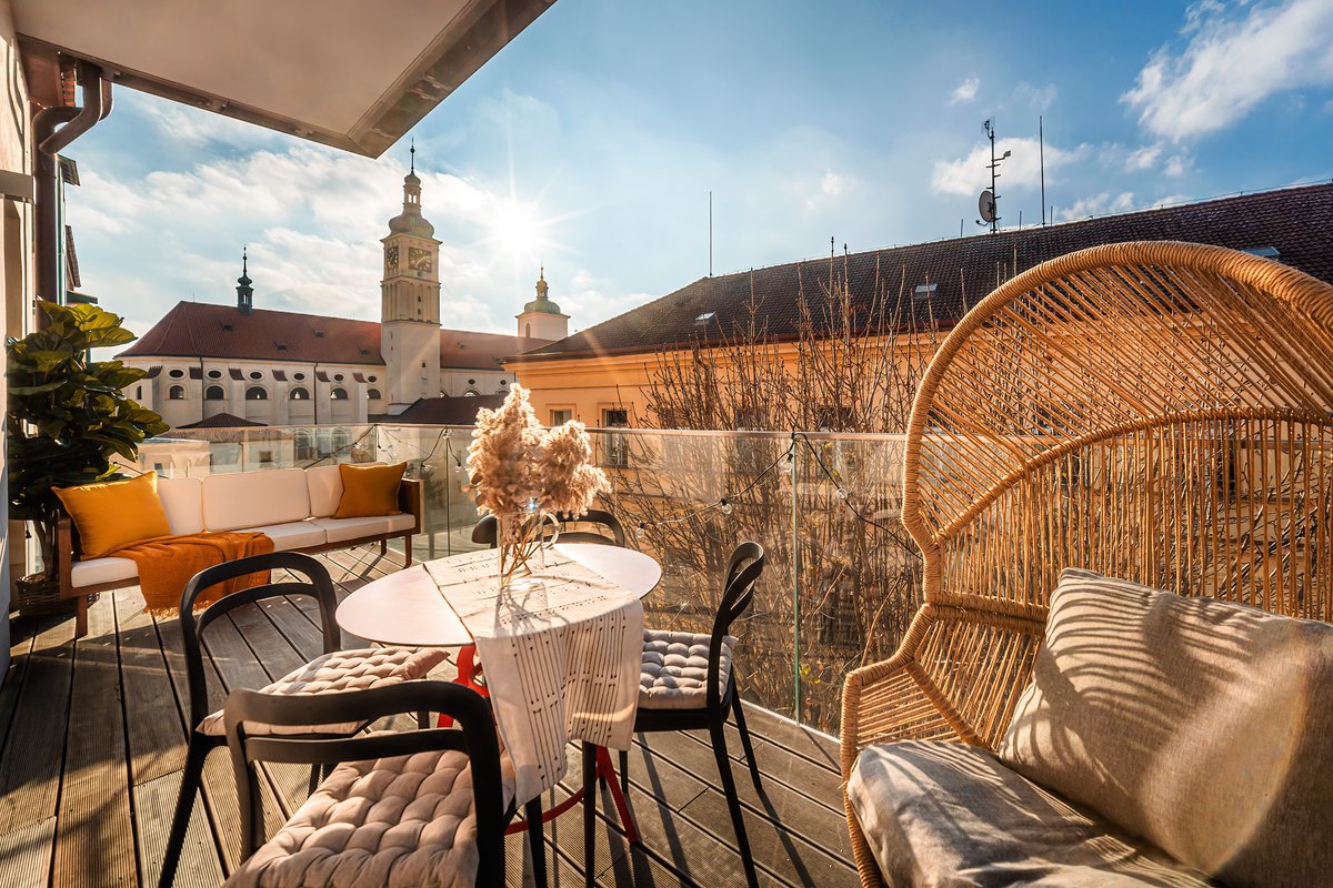 OLD TOWN 4BR James Bond Apartment + Terrace