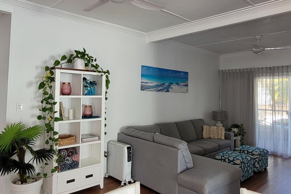 Butlers at Byron – Beach House. Walk to beach gallery image 4