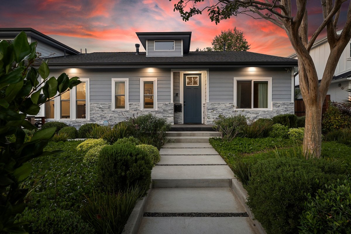 Gorgeous Modern Mar Vista Home W Pool/Hot tub gallery image 3