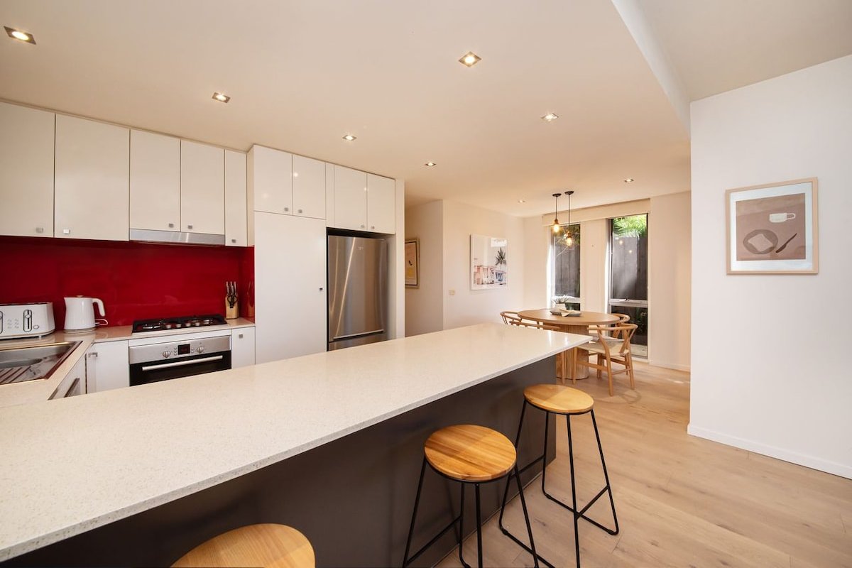 Heart of Hampton by the Beach gallery image 5