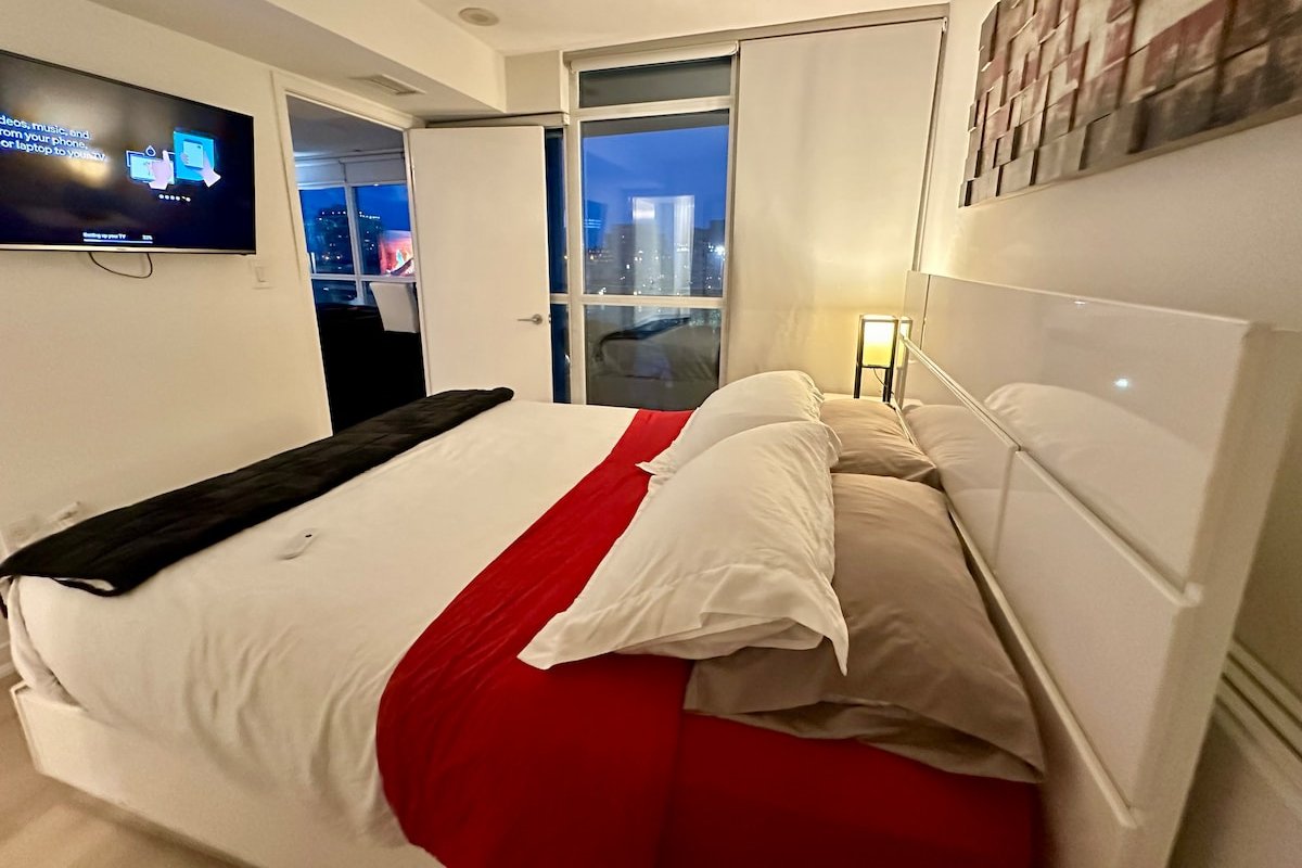 LakeView 2Bdrms/2Baths w/3 real beds&parking gallery image 3