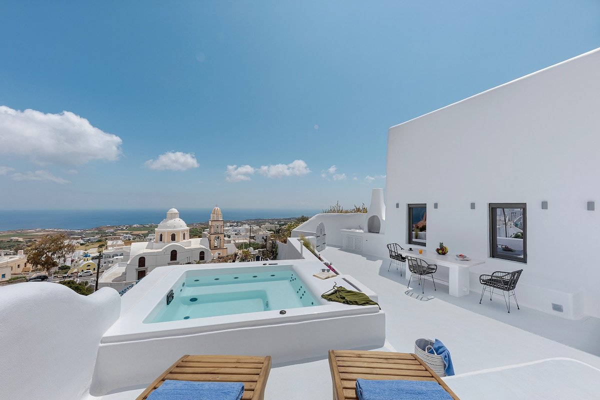 3 bed villa, @ Fira center Sea view,outdoor hottub gallery image 3