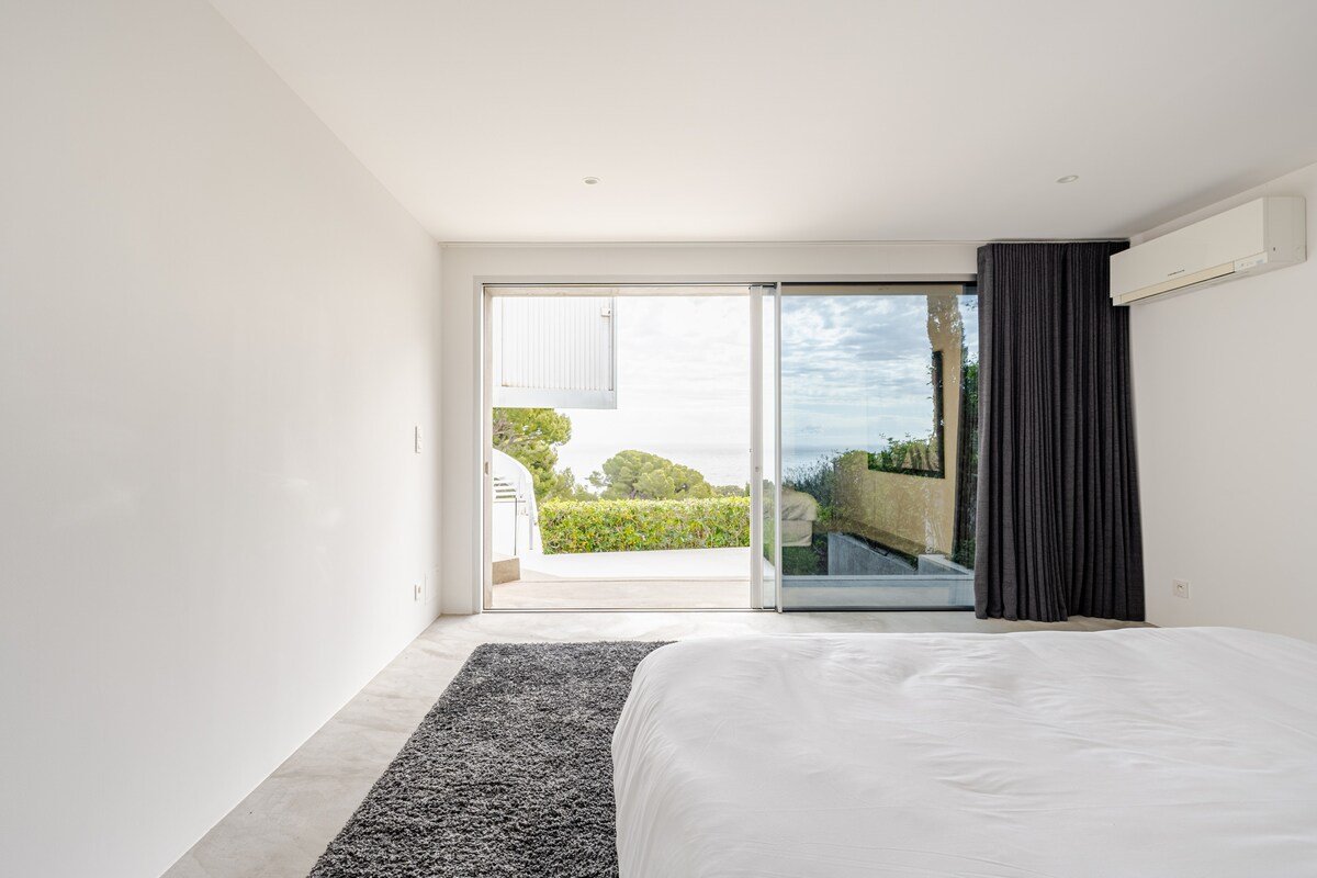 Architect-designed 5 Bedrooms Villa Cap d’Antibes gallery image 5