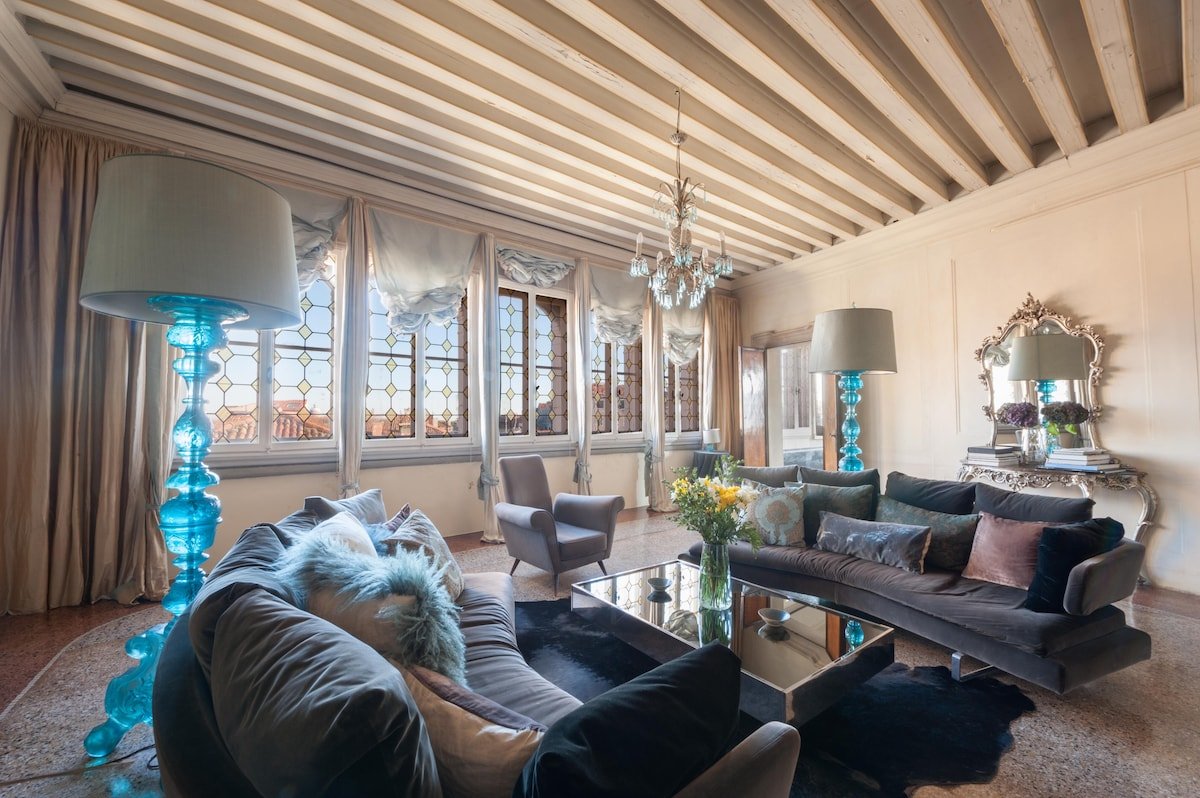 Ca’ Erizzo: dream apartment, spectacular terrace! gallery image 2