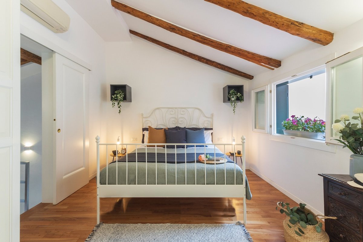 La Casa Più Centrale A Venezia, Con Corte Privata gallery image 5