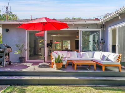Open Plan + Sunny Outdoor Venice Living