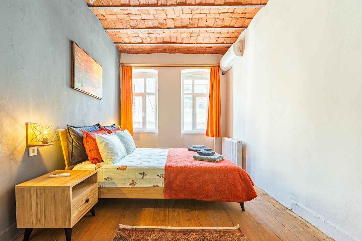 Design Apt A/C ★Sauna★ Balcony, 1 min Galata Tower gallery image 3