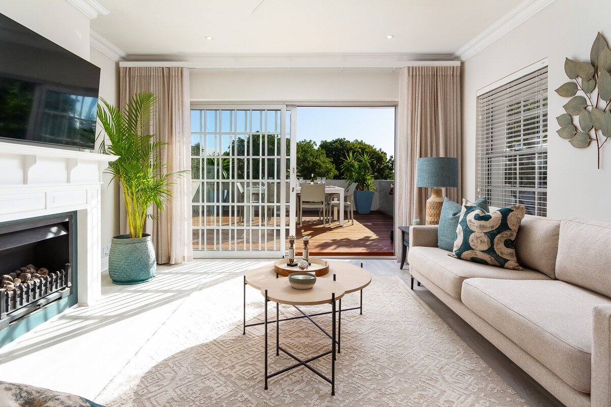 Stroll To Beach, 3 Bedroom Villa & Private Pool gallery image 3