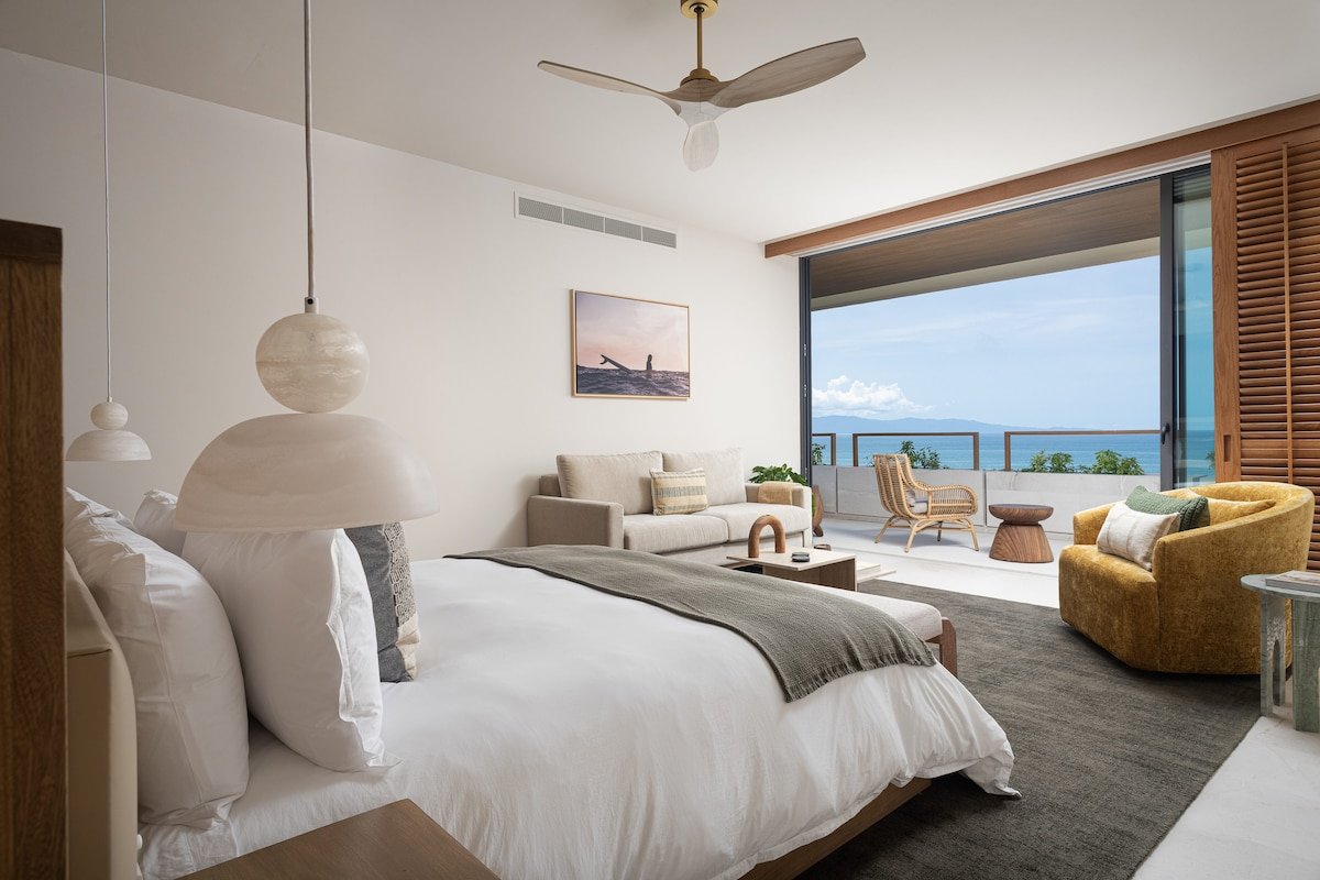 Modern Art Penthouse | Rooftop w/Infinity Pool gallery image 2