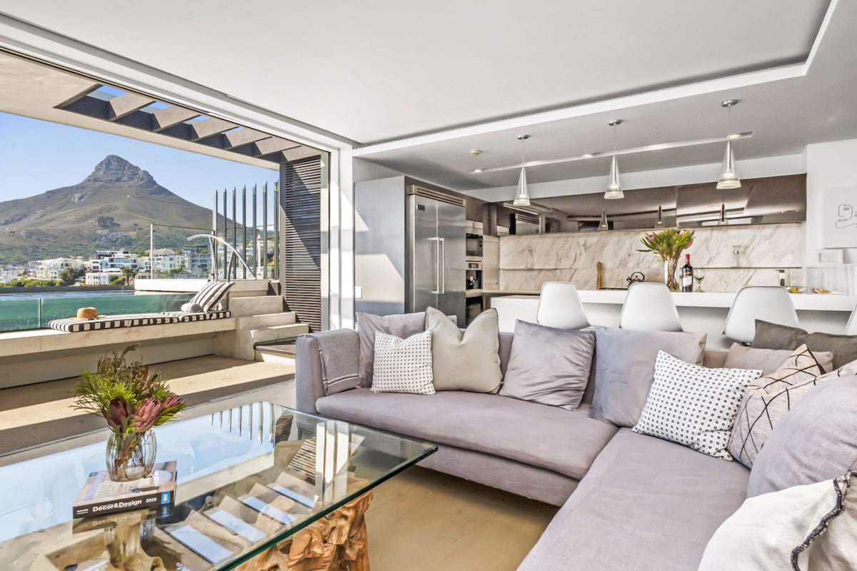 3 Bed Penthouse / Infinity Pool / No Loadshedding