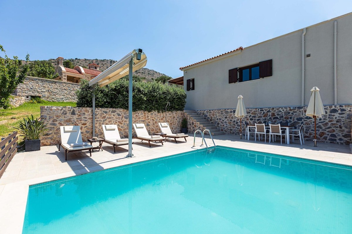 Countryside villas with stunning mountain view gallery image 4