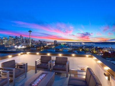 Upscale Seattle Escape |Stunning Skyline View