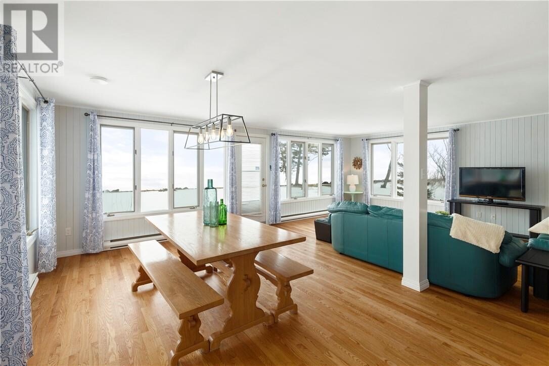 East Coastal- Waterfront Cottage gallery image 4