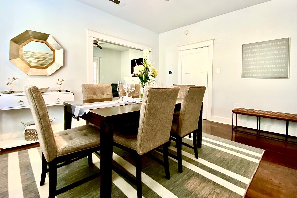 Cute Uptown Duplex gallery image 4