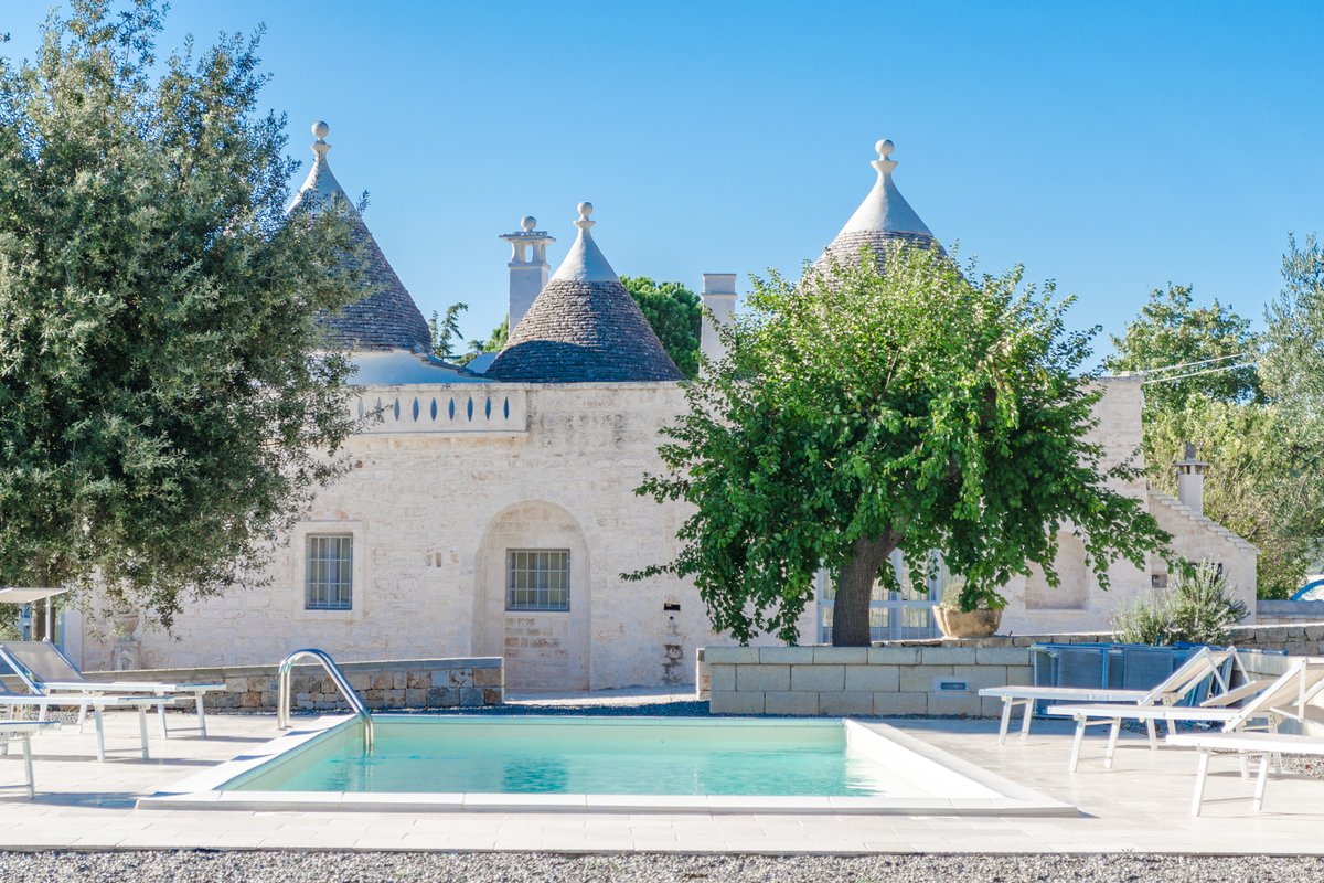 Fantastic Trulli Masseria with pool & big kitchen