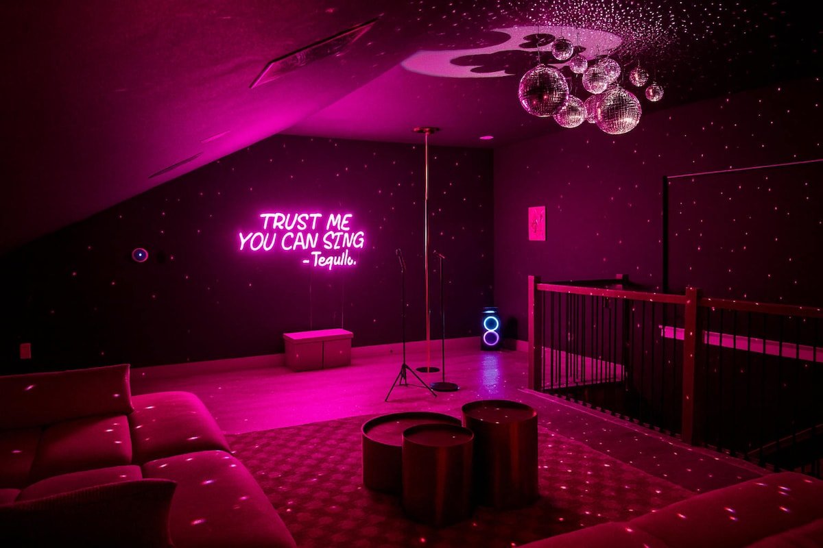 Sleeps24+HotTub+Sauna+Gym+Karaoke+Casino+Billard gallery image 4