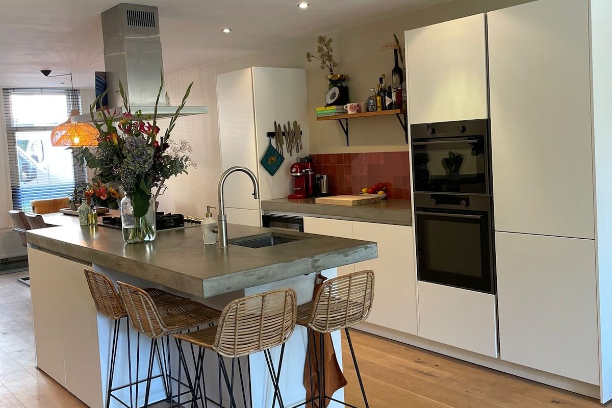 Modern apartment (105m) with garden in city centre gallery image 2