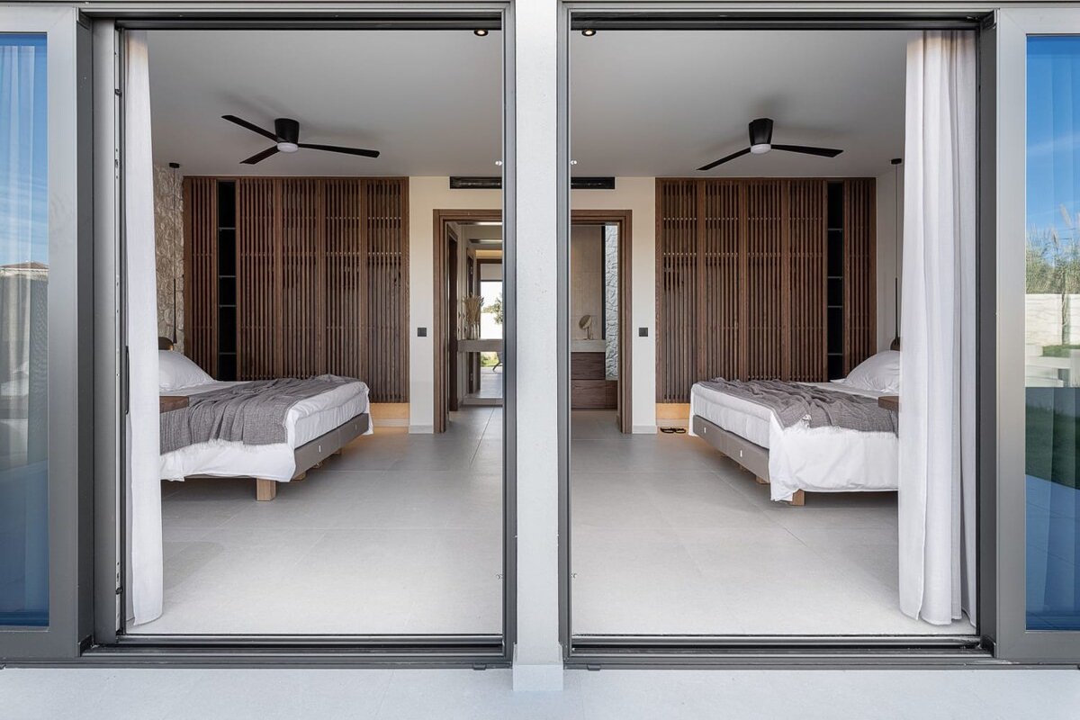 Pnoe Seafront Experience | Villa Etheras gallery image 5