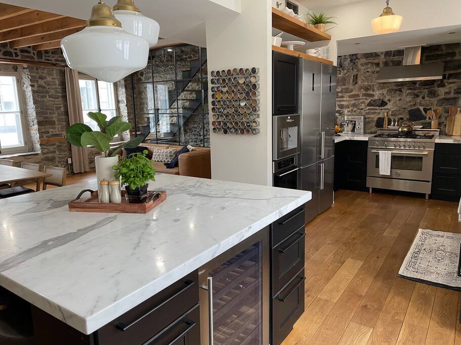 Old Quebec Historic heritage home of 2700 sq ft gallery image 2