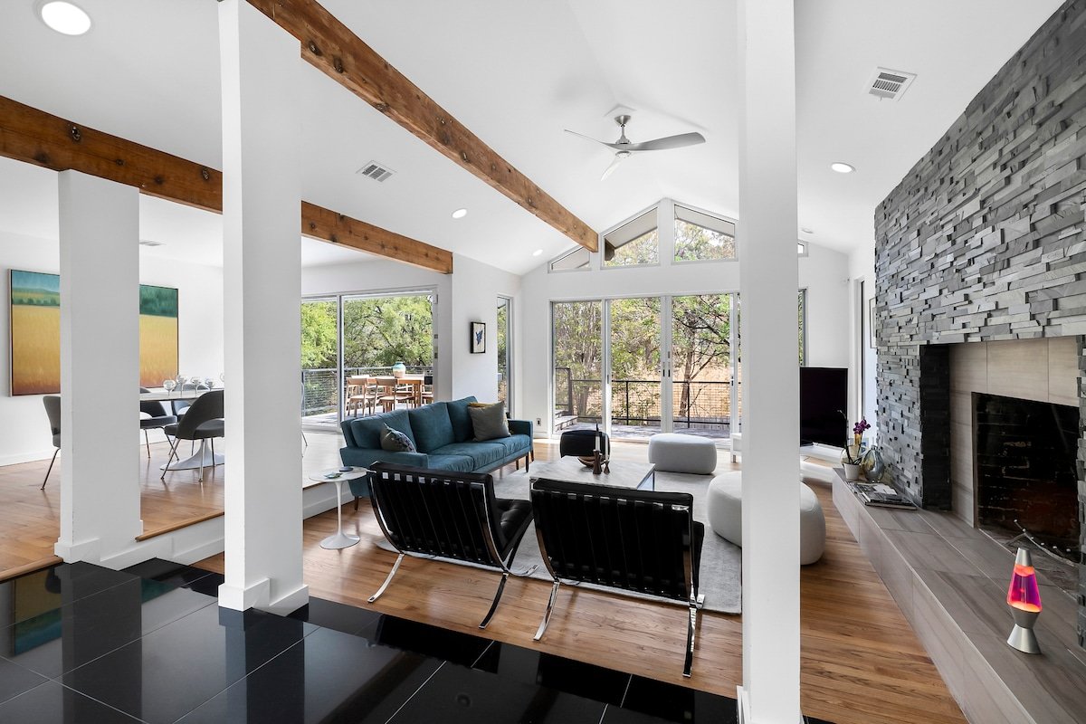 Midcentury Modern Retreat gallery image 3