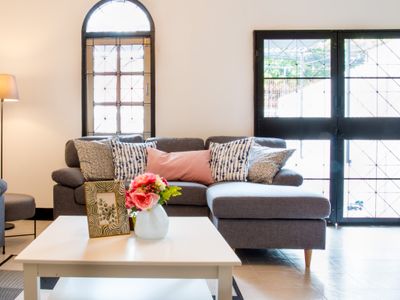 Neveu:The Casa, 5 bedrooms Apt@MRT Sutthisan