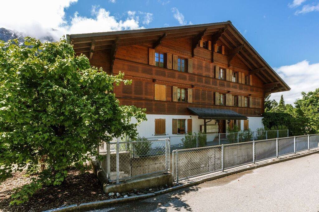 Gstaad – Cozy Spacious Flat Right in the Village gallery image 2