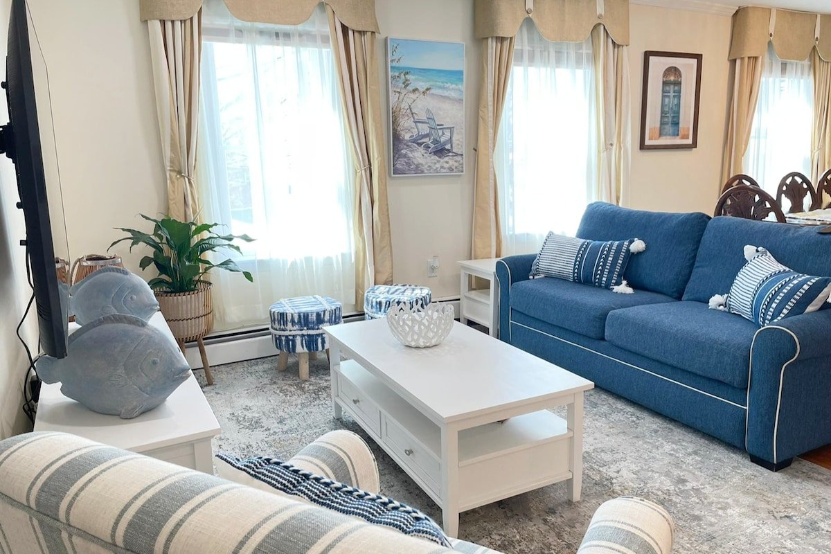 Newport Condo/ Rooftop Deck gallery image 4