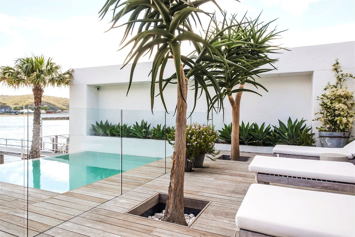 Luxico Wagstaffe Tropics (Walk to Beach)