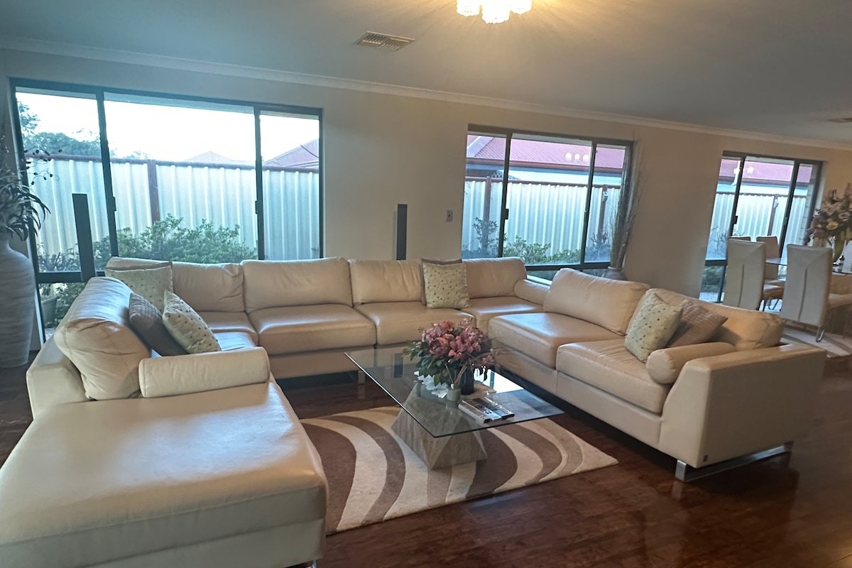 Country Oasis on Evans Street gallery image 2