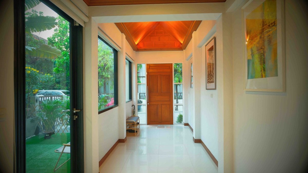 富人区铜锣Thonglor 25巷独立花园泳池别墅6个房4卫。 gallery image 5