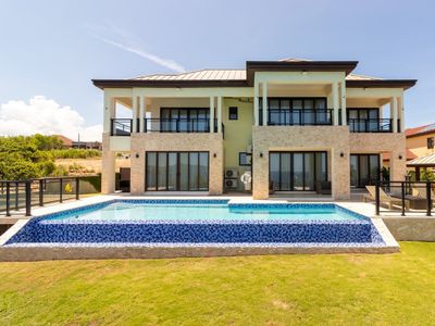 Panoramic Cliffside Luxe Villa