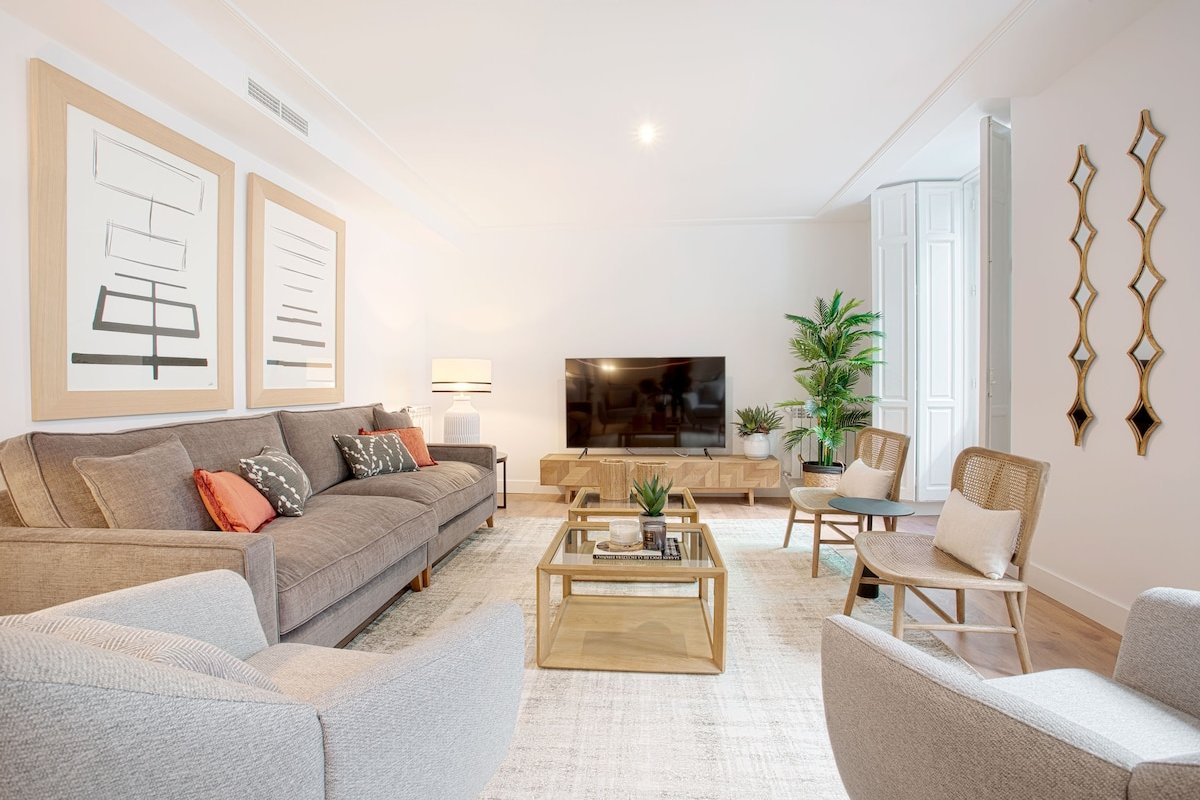 Luxury Apartment near Retiro Park. Madrazo II gallery image 3