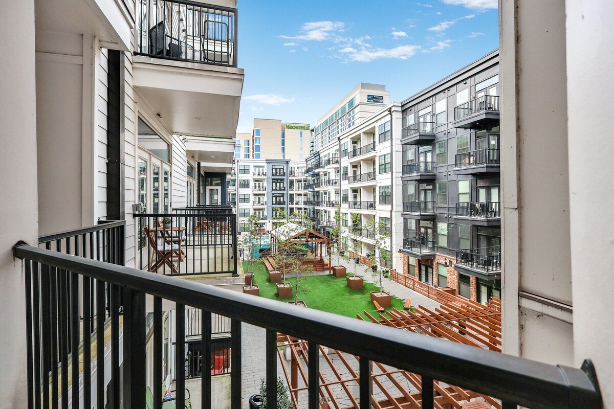 On The Corner of BOHO and SoBro – 0.5 mile to BDWY gallery image 5