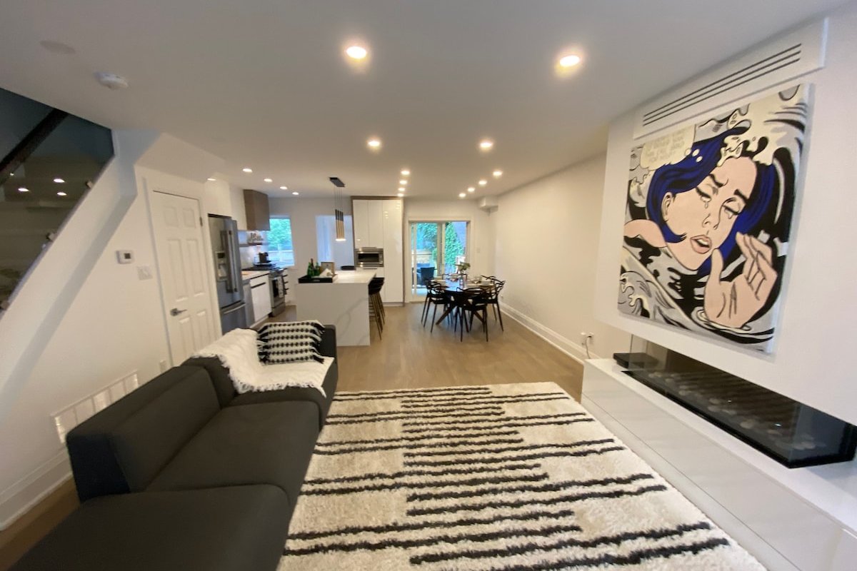 Luxury Modern House with EV Charger in Mid-Town gallery image 5